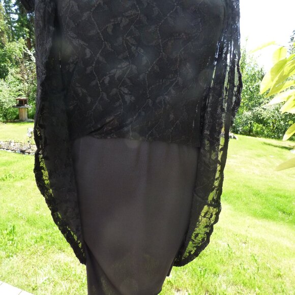 YOUNIQUE CLOTHING SEXY GOTH VAMPIRE BLACK LACE MINI DRESS BOHO PEASANT GYPSY L - Picture 5 of 6
